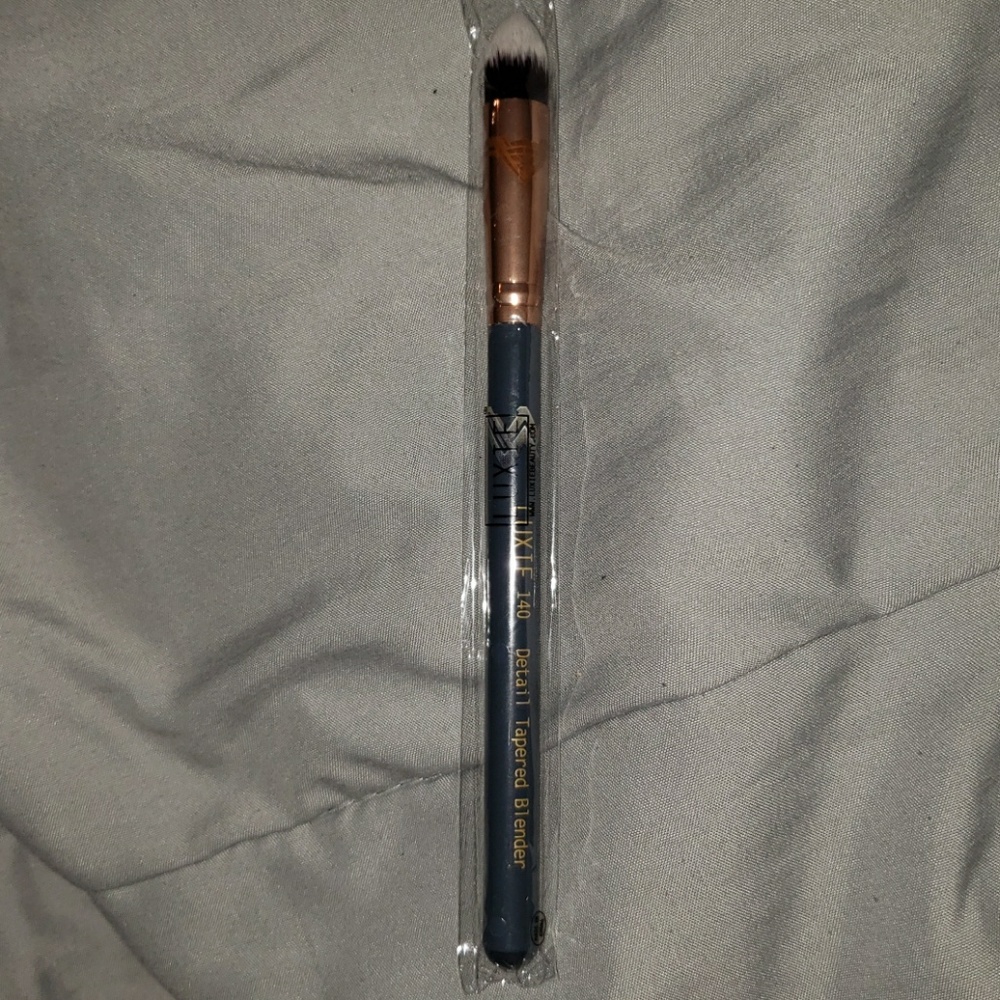Makeup brush